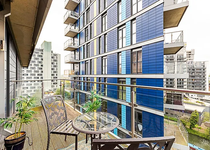 Vibrant London Canal Apartment