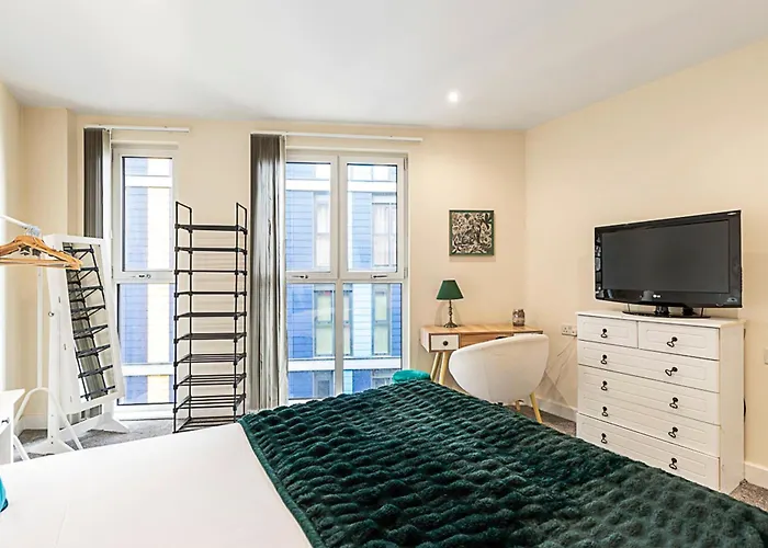 Vibrant London Canal Apartment