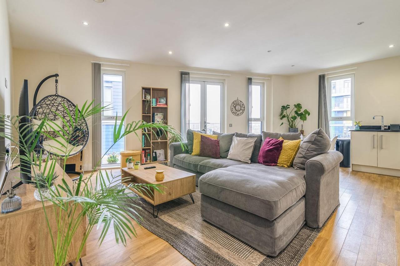 Vibrant Canal Apartment London