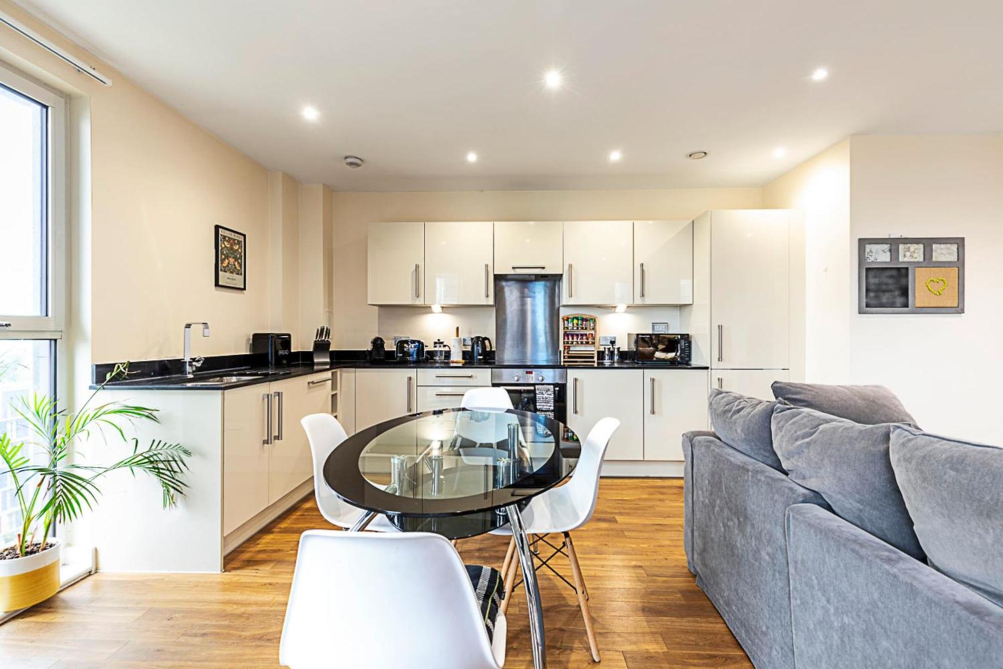Vibrant Canal Apartment