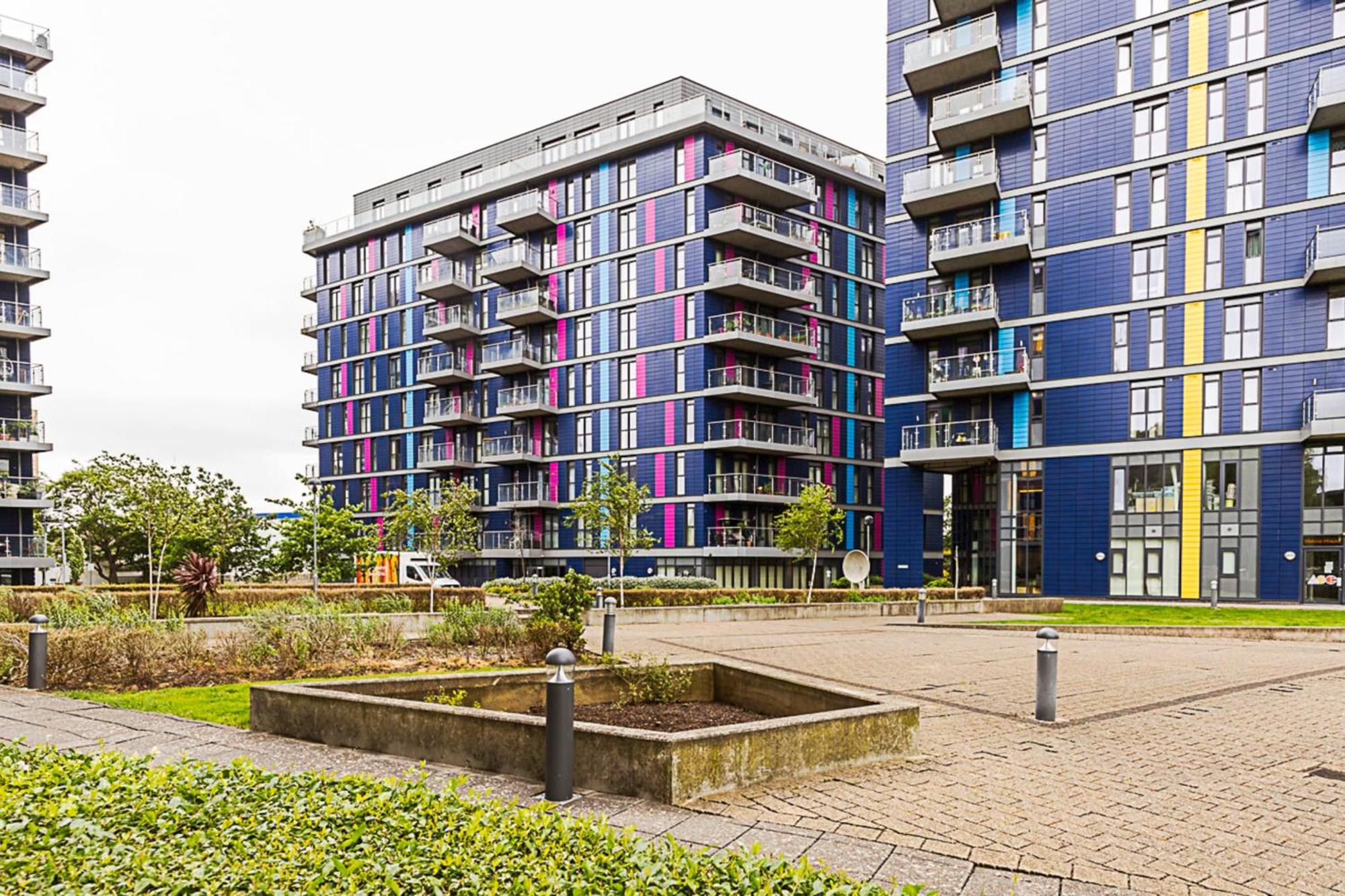 Apartment Vibrant Canal