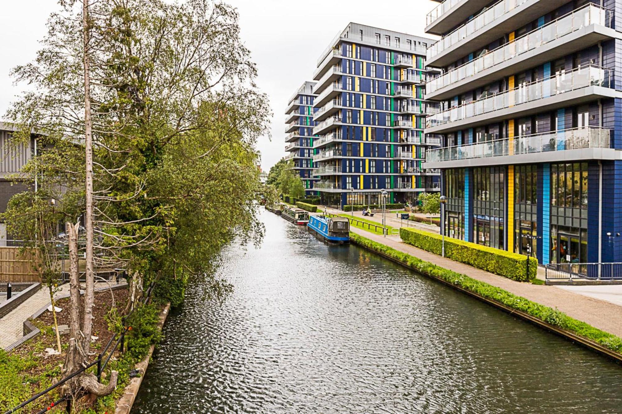 Vibrant Canal London