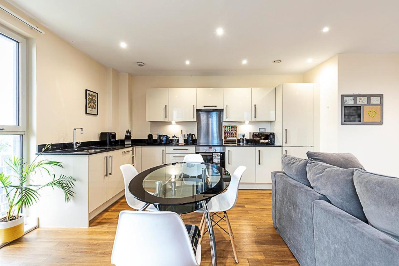 Vibrant Canal Apartment