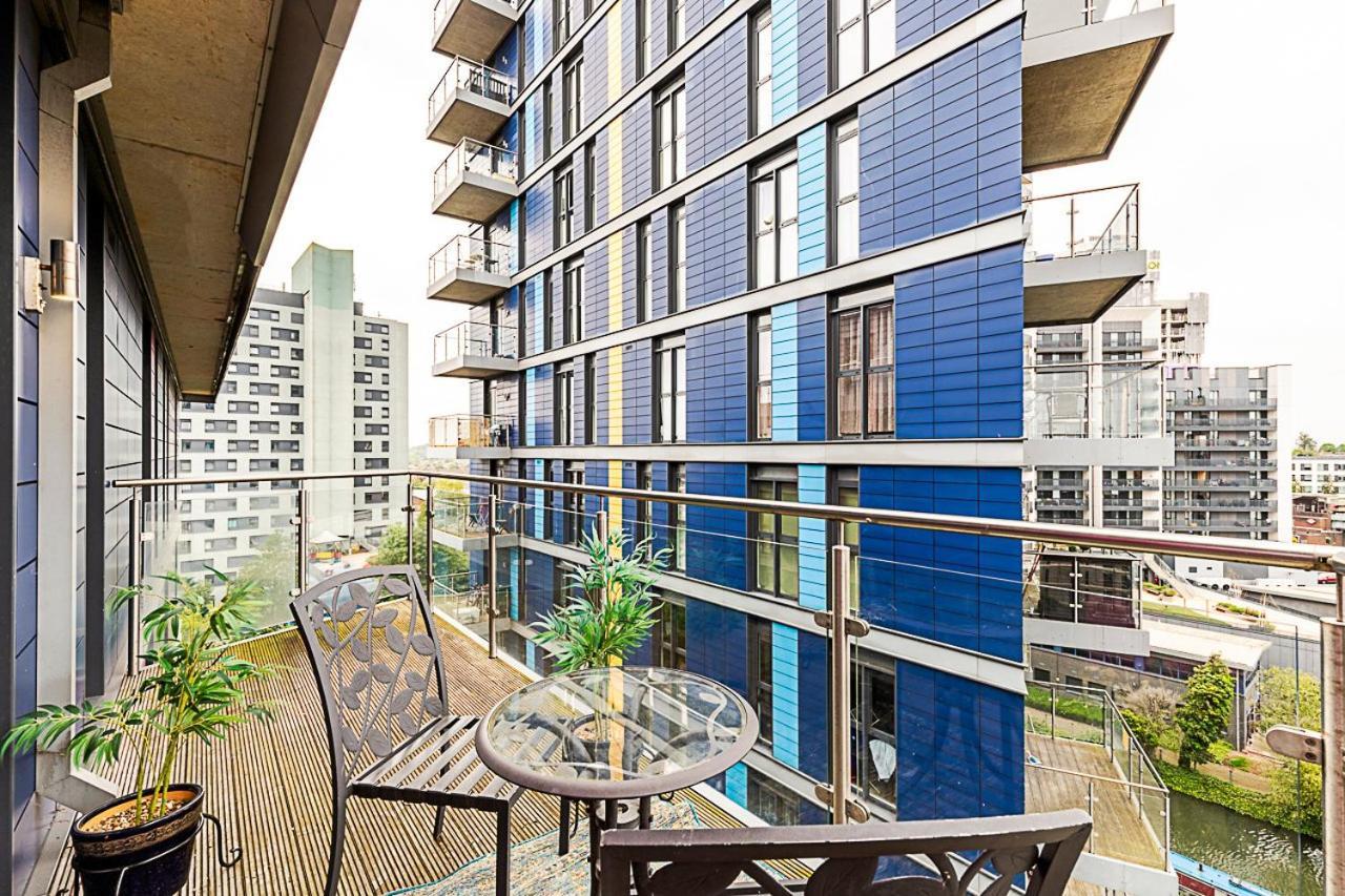 Vibrant Canal Apartment *