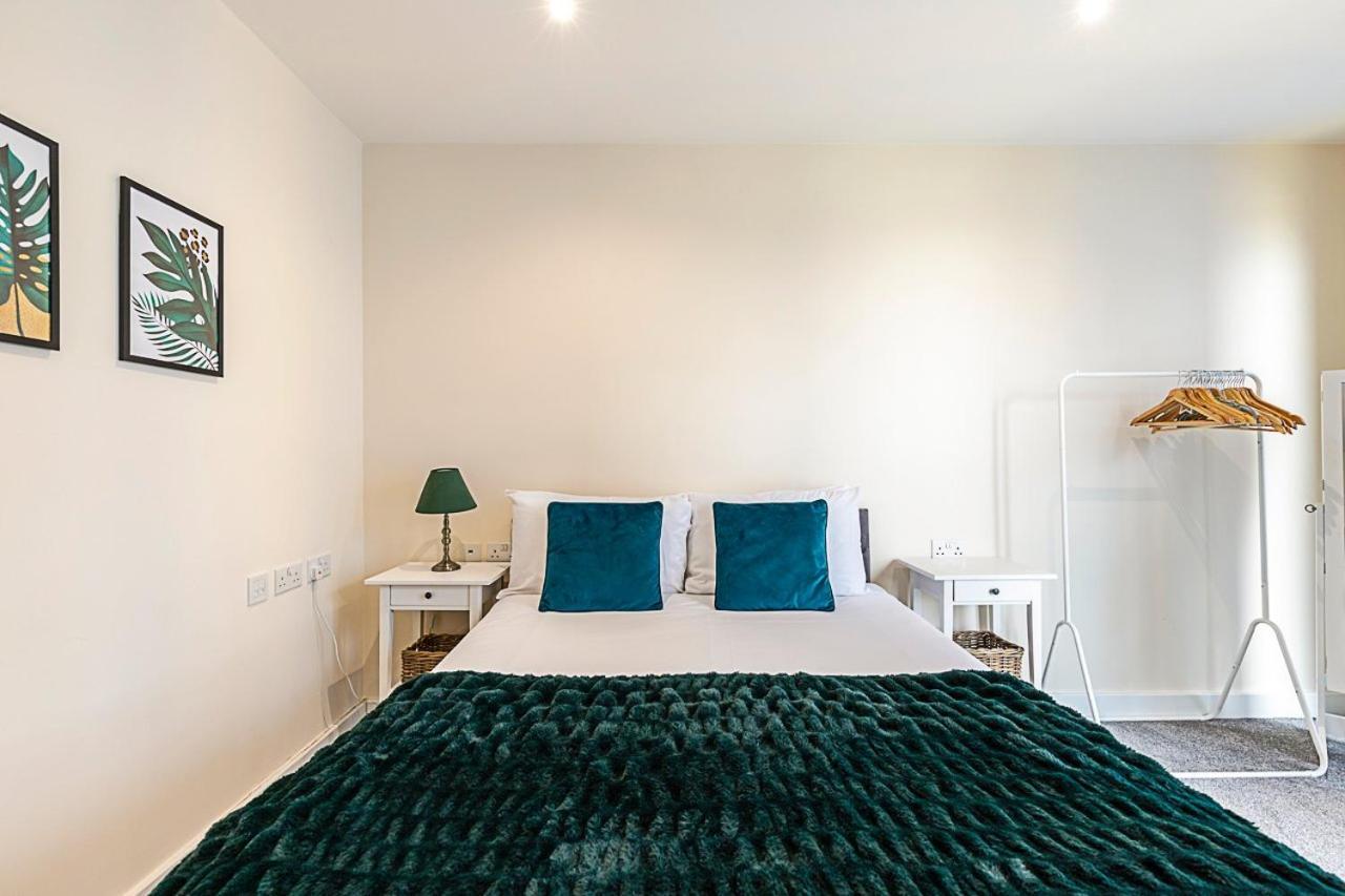 Vibrant Canal Apartment London